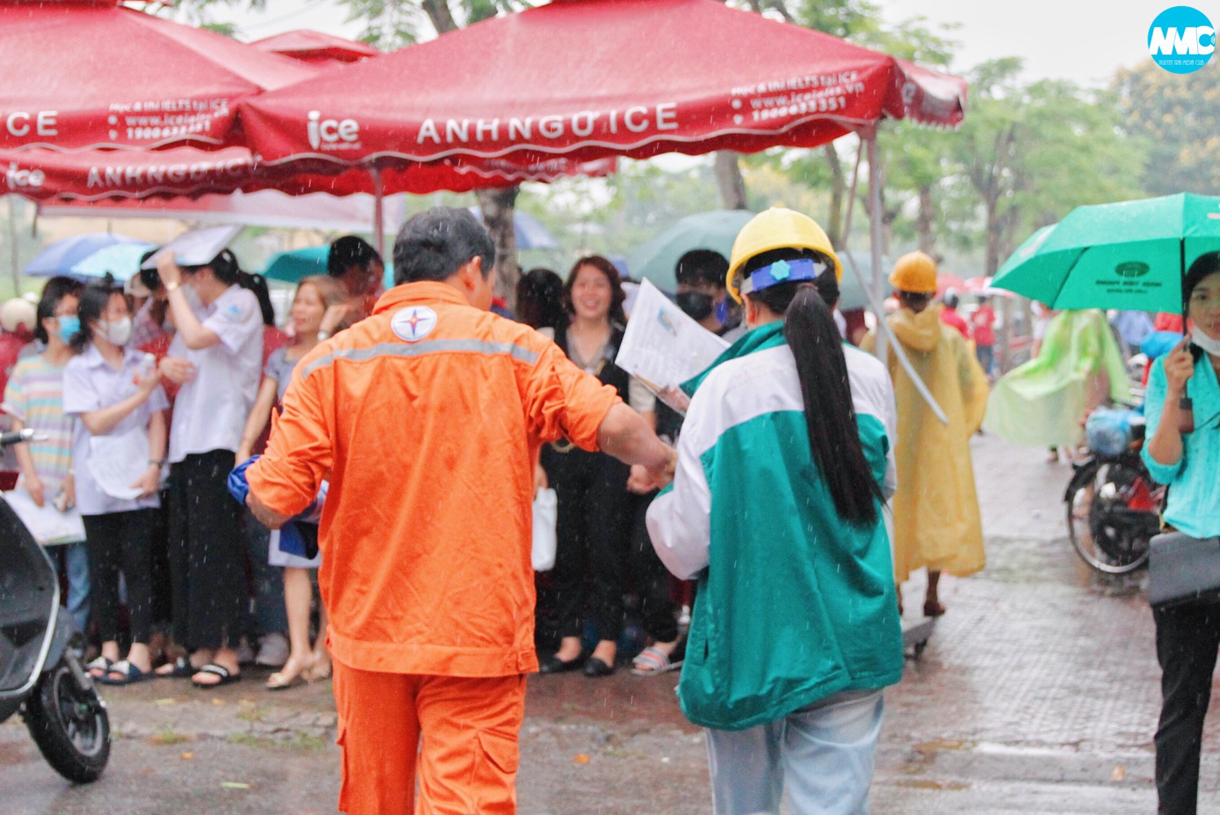 Sức nóng ngày thi Chuyên: gần 1000 thí sinh tranh suất vào Chuyên Nguyễn Trãi